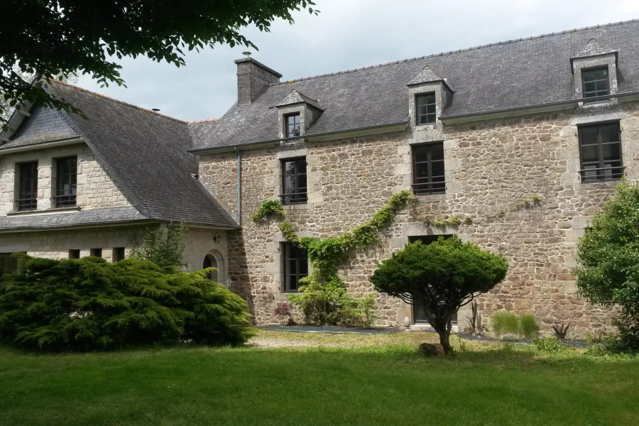 Maison en pierres entièrement rénovée en bretagne