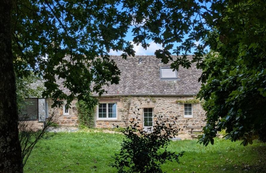 Maison en pierres proche de la mer