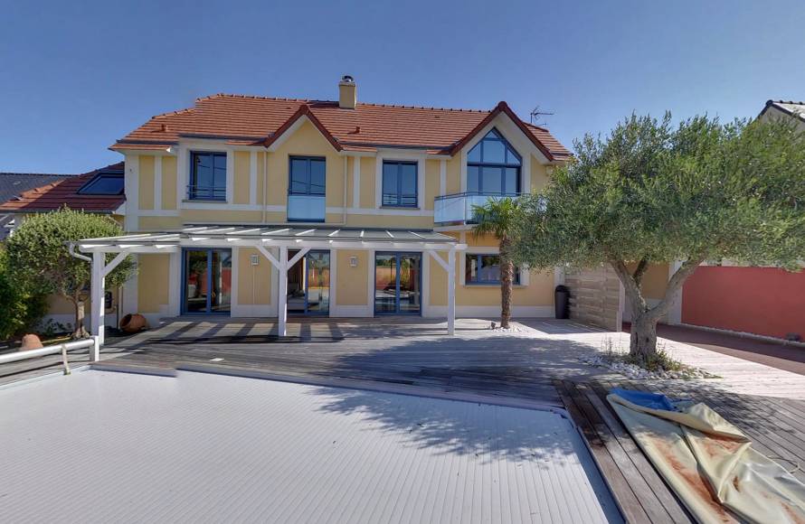 Maison contemporaine vue mer à St Coulomb