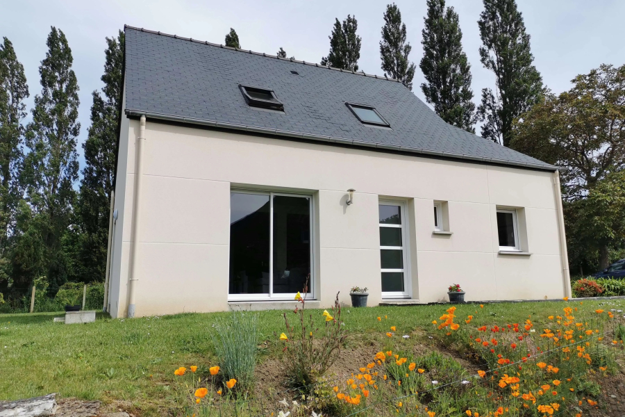 Maison contemporaine à Lanvallay