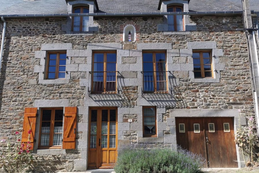 Charmante maison en pierres proche Rance