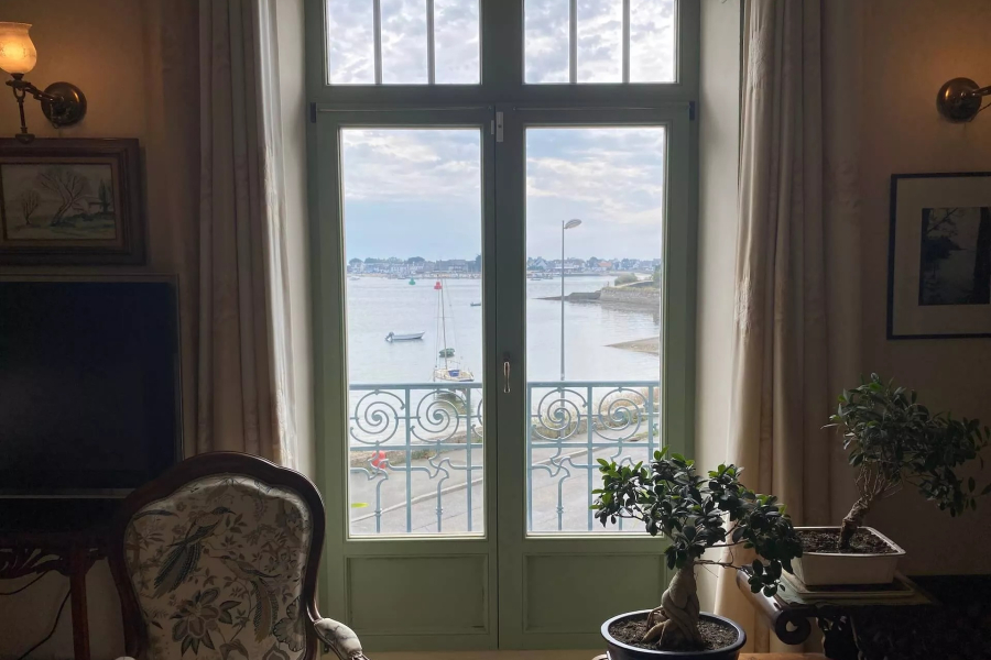 Superbe maison de maître vue mer Port Louis sous offre