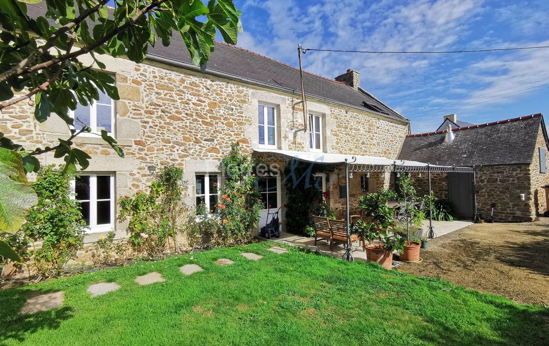 Maison en pierres rénovée avec piscine à Lancieux