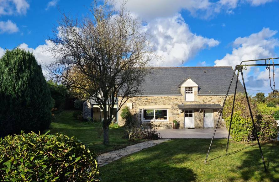 CHARMANTE MAISON DE CARACTERE A ST CAST