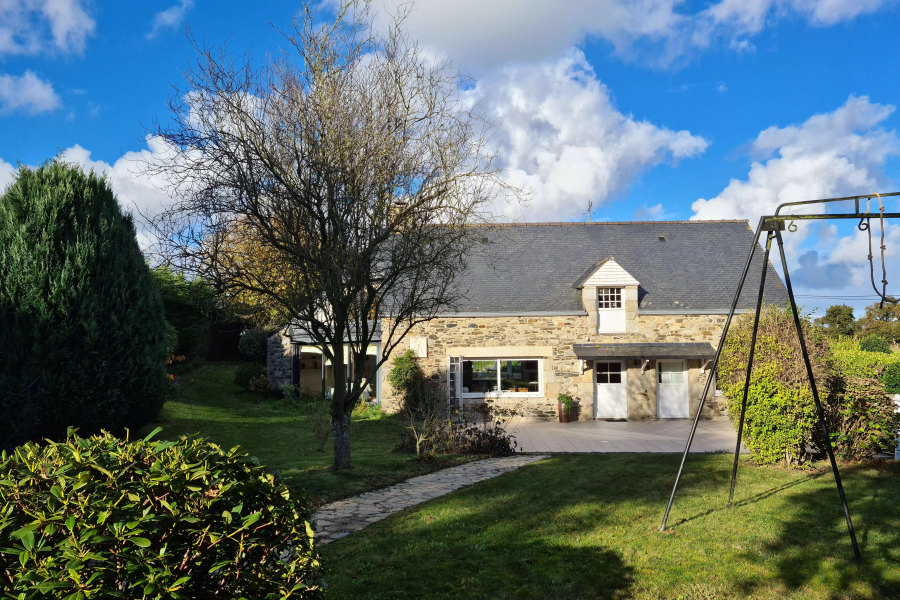 CHARMANTE MAISON DE CARACTERE A ST CAST