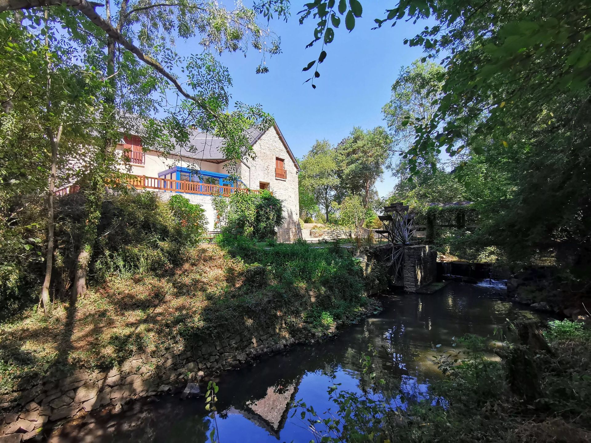 Moulin à vendre avec cours d'eau en Bretagne