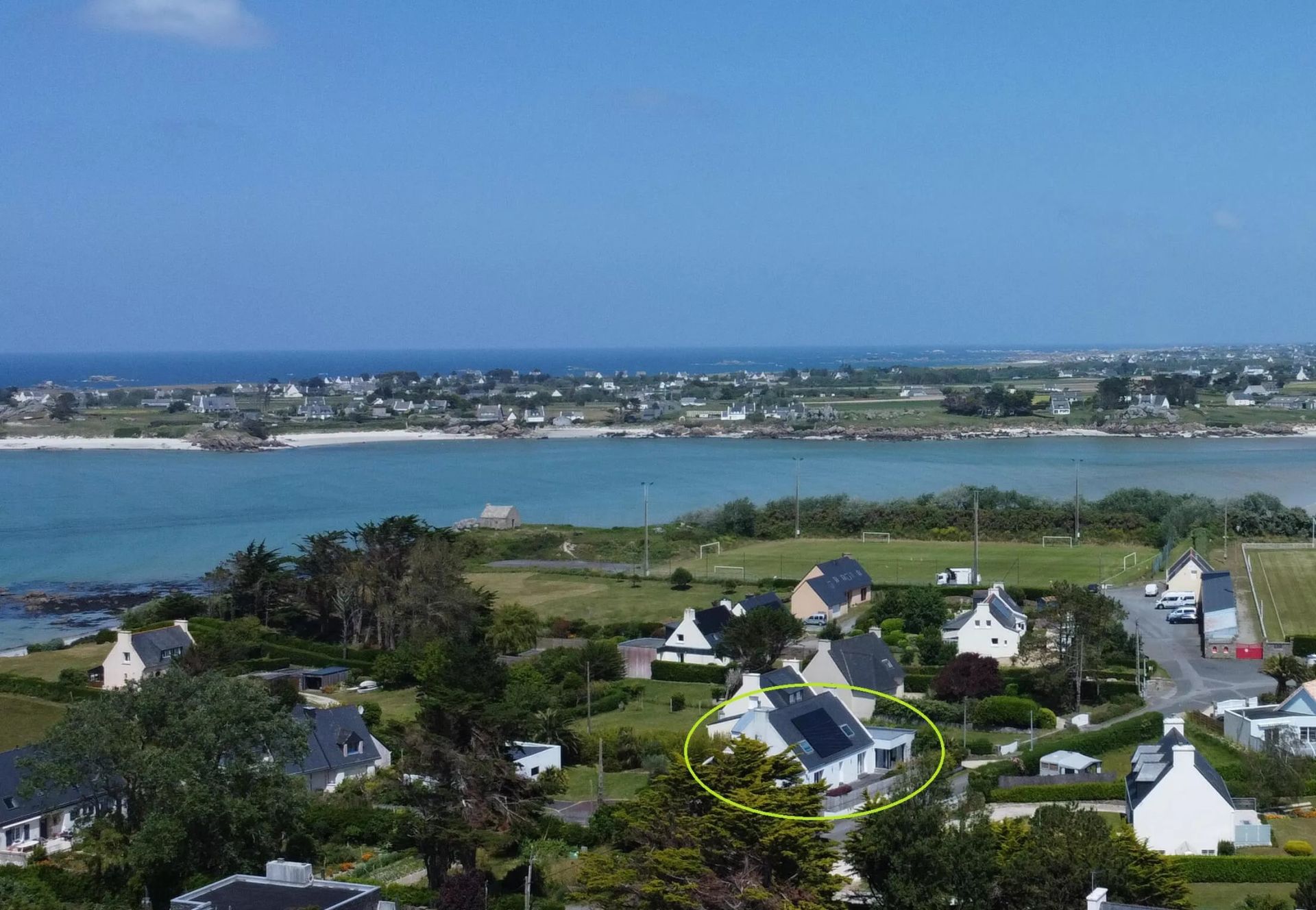 maison contemporaine - accès à la mer - piscine COUVERTE -Guisseny