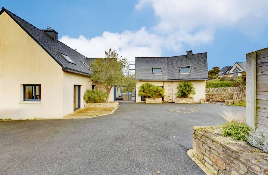 Maison contemporaine vue sur la mer d'Iroise