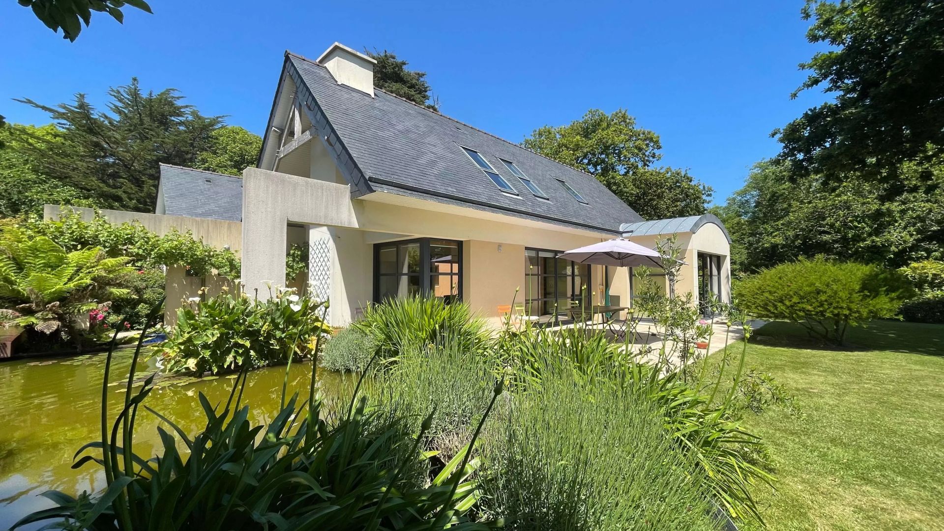 Magnifique villa contemporaine avec dépendances à Loctudy