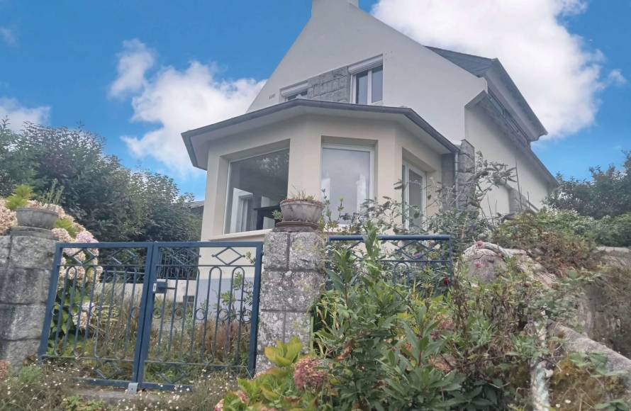 CHARMANTE MAISON VUE MER DOURDUFF EN MER