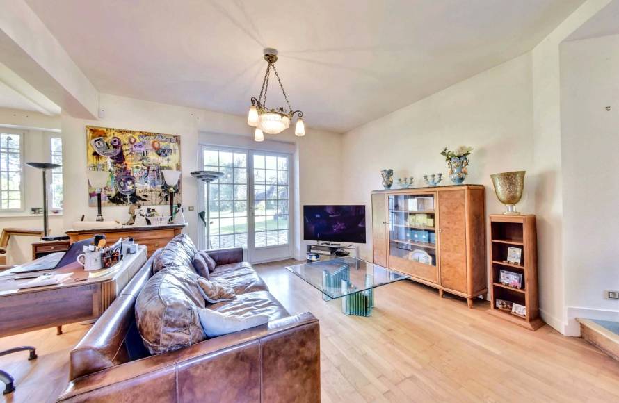 Maison familiale en pierres avec grand jardin arboré dans le centre de Pleurtuit