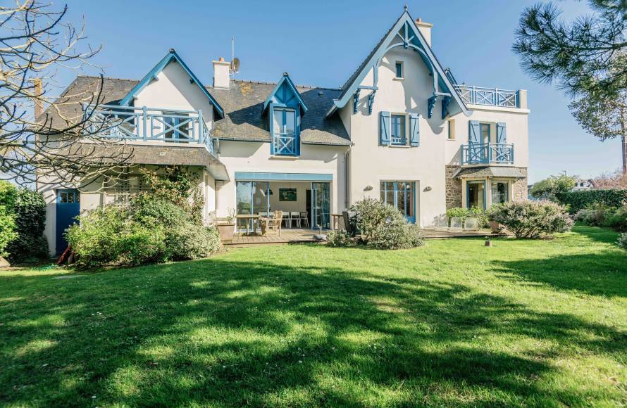 Maison familiale proche de la plage à Saint-Malo avec vues vers la mer