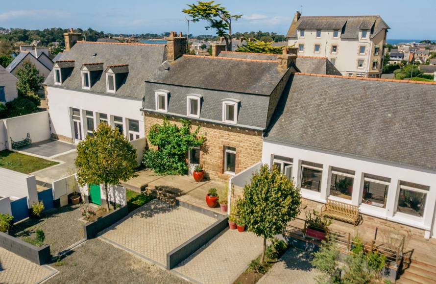 Ensemble Immobilier avec la plage à pieds