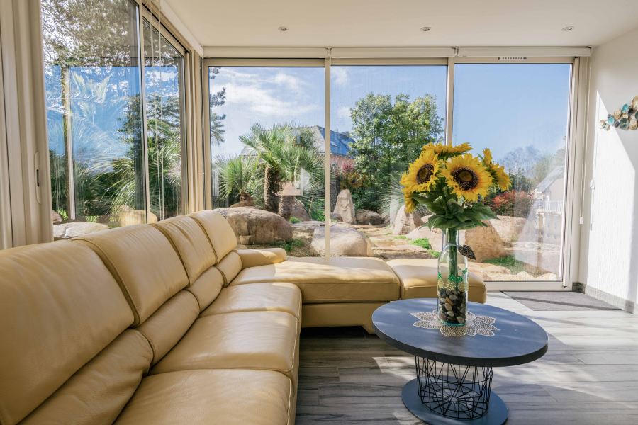 Maison contemporaine avec jardin en bord de mer