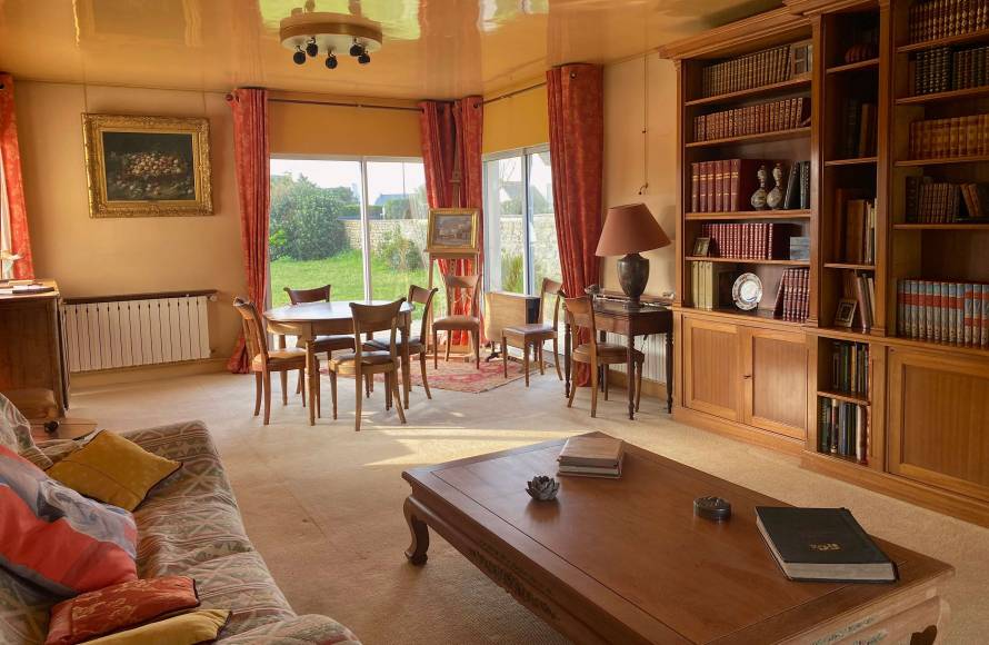 Maison familiale avec dépendance et grand terrain, face aux spots de surf de Pors Carn