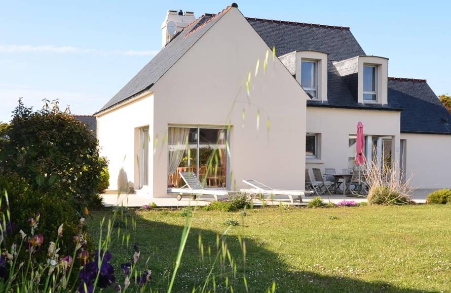 Maison familiale avec dépendance et grand terrain, face aux spots de surf de Pors Carn