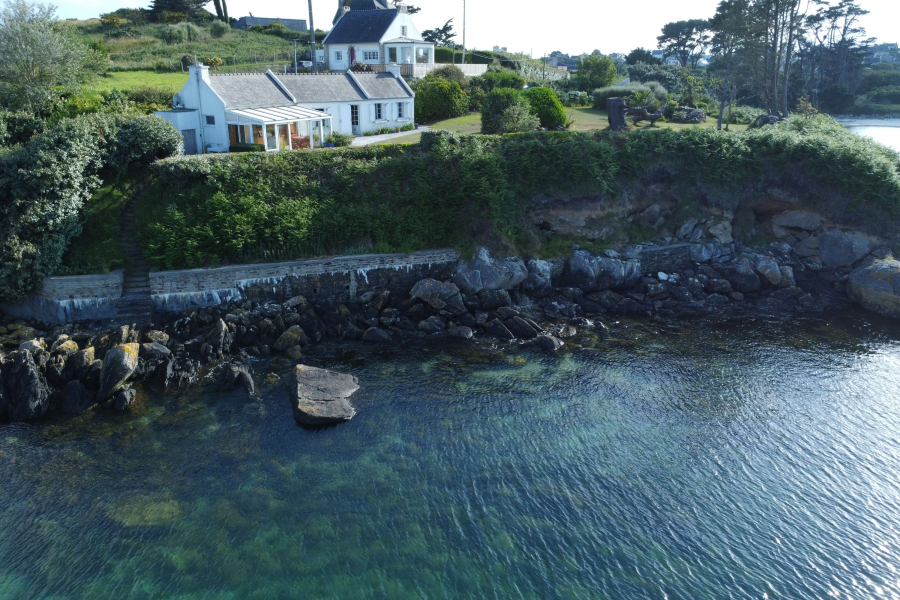 Maison de plain-pied, vue mer exceptionnelle, accès direct à la plage