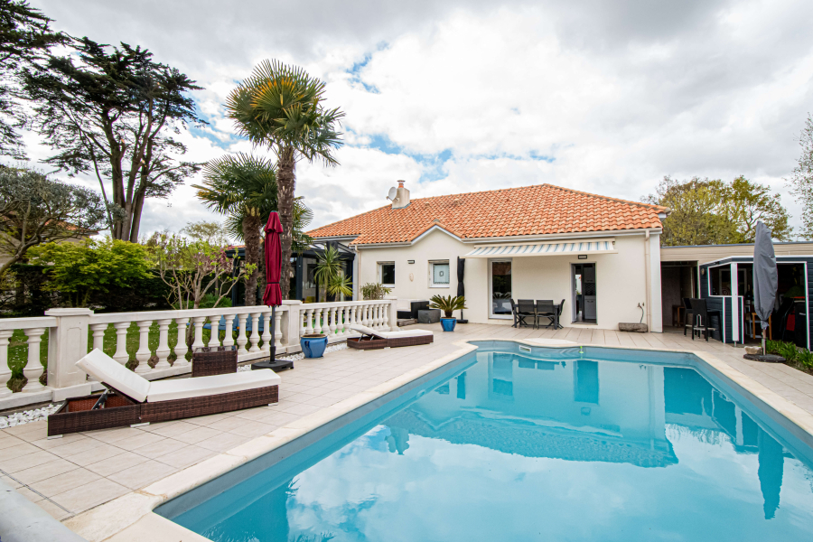 MAISON CONTEMPORAINE A LA BAULE